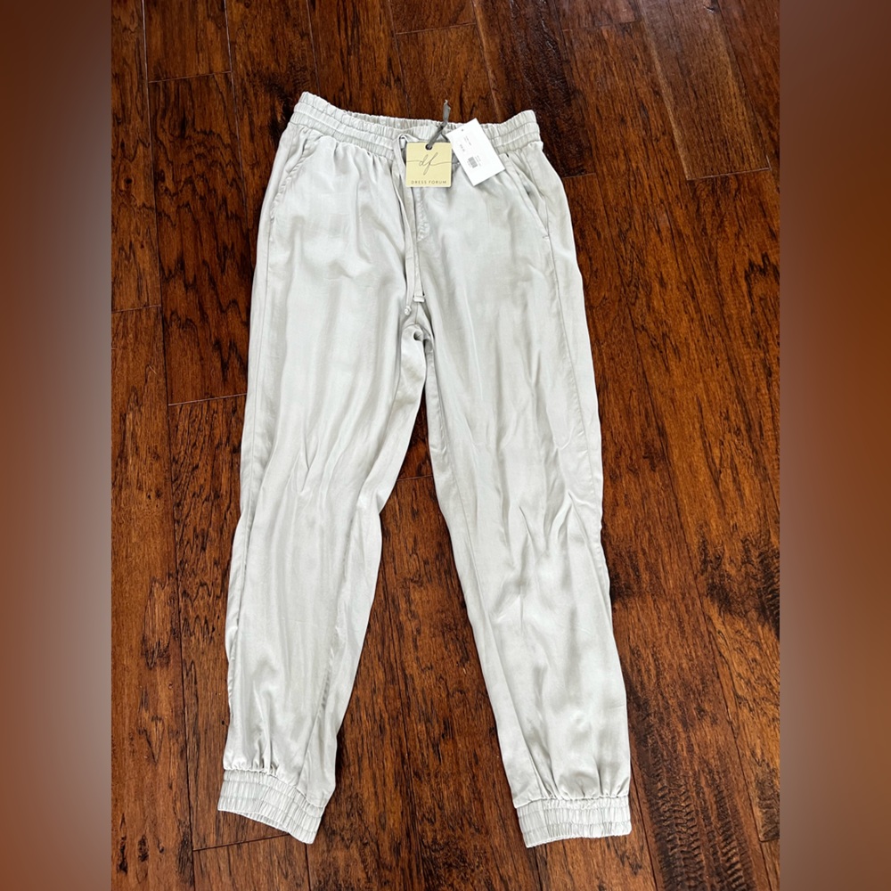 Dress forum, washed grey joggers, size medium NWT